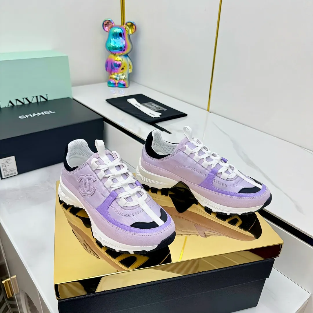 👟👟Ex-factory price 600👟👟High quality! ! ! CHANEL Chanel 25A latest thick-soled casual sports shoes. The counter is synchronized. The counter is very popular. It is a shoe that is very difficult to buy. The most popular thick-soled casual shoes on the Internet. As you can imagine, the most popular thick-soled casual shoes can not be missed. It has both good looks and comfort. Simple and versatile. The thick sole increases the height and is super versatile. Whoever wears it will look better. Upper: cowhide stitching. Lining: breathable mesh. Outsole: TPU original outsole. Size: 35-41 👉